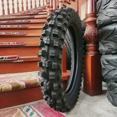 Yolsuzluq şinləri Motorcycle Tire 120/90-18