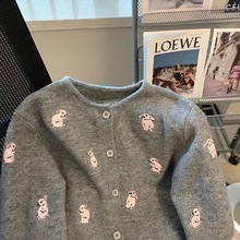 兔子刺绣短款软糯针织开衫女2024早秋甜美风灰色毛衣漂亮洋气小衫