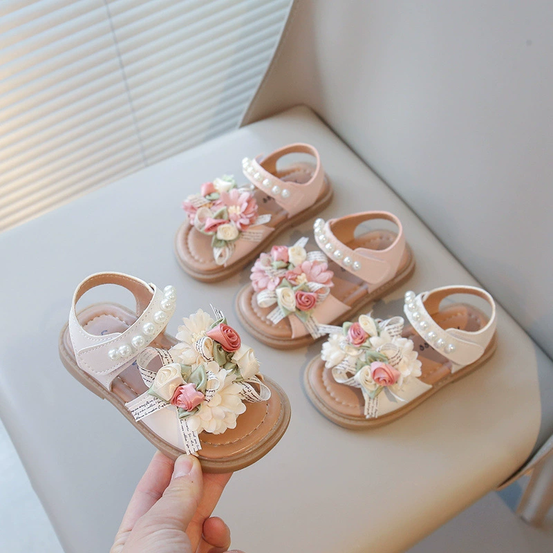 Детские босоножки для девочек, модные туфли принцессы 2025 года, новые, с цветочным бантом, изысканные, мягкая подошва, открытый носок, пляжная обувь