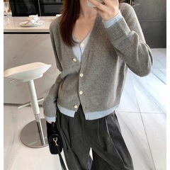早秋灰色v领假两件针织开衫女春秋款慵懒风软糯毛衣外套上衣秋装