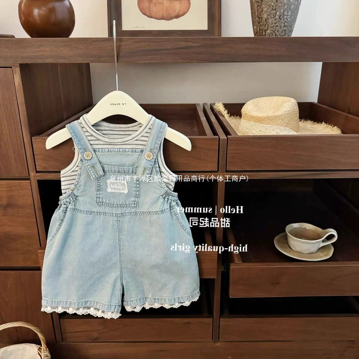 Летний комплект для девочек 2025: новый стиль, кружевная джинсовая юбка-комбинезон и полосатый жилет, двухсоставной набор