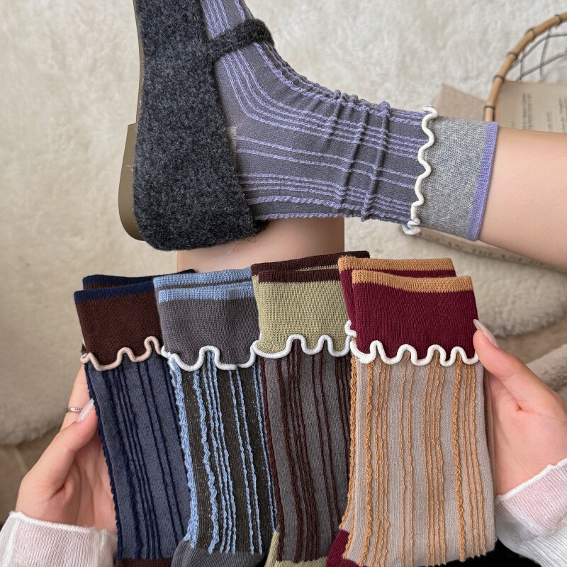 26 Autumn/Winter Korean-style, atmospheric, ruffled-edge mid-calf socks for women, featuring vertical stripes, textured color blocking, and a versatile design 26 Autumn/Winter Korean-style, atmospheric, ruffled-edge mid-calf socks for women, featuring vertical stripes, textured color blocking, and a versatile design