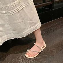水钻珍珠平底凉鞋女夏2025新款仙女风套趾夹脚气质沙滩网红ins潮