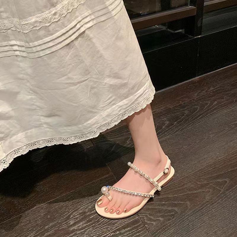 水钻珍珠平底凉鞋女夏2025新款仙女风套趾夹脚气质沙滩网红ins潮