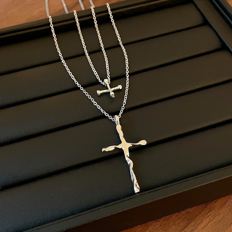 Collar cruzado de cruz de metal europeo y americano, cadena de suéter simple de nicho, joyería de moda de alta gama femenina