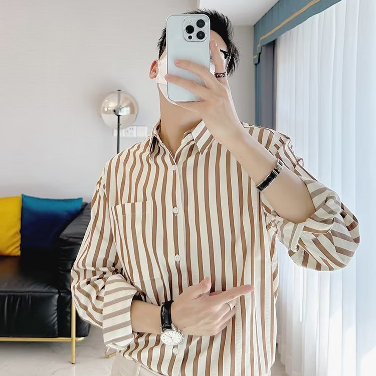 Versión coreana de la camisa a rayas de manga larga para hombres, sentido de alta gama, ropa de hombre yuppie británico, estilo ligero, camisa interior, chaqueta, marca de moda
