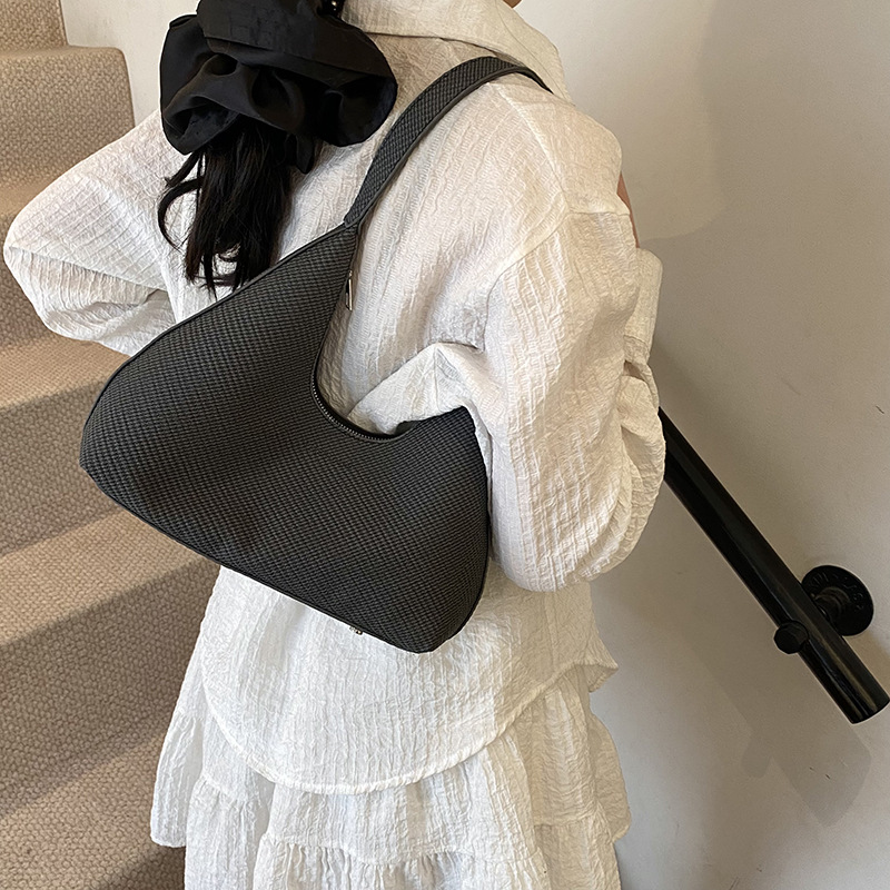 Bolso retro esmerilado para mujer de gran capacidad 2025 nuevo bolso de hombro de primavera y verano de todo fósforo bolso de axila de temperamento popular de este año