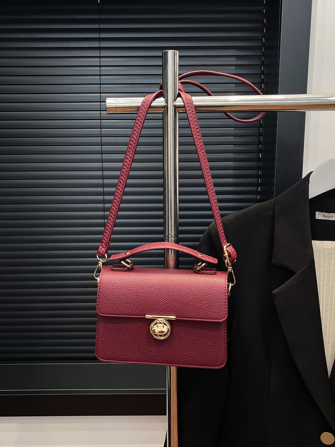 Bolso de mochila para mujeres 2025, nuevo tipo transfronterizo de lichi, bolso de mano cuadrado, sensación de alto nivel, lujo ligero, bolso de hombro universal