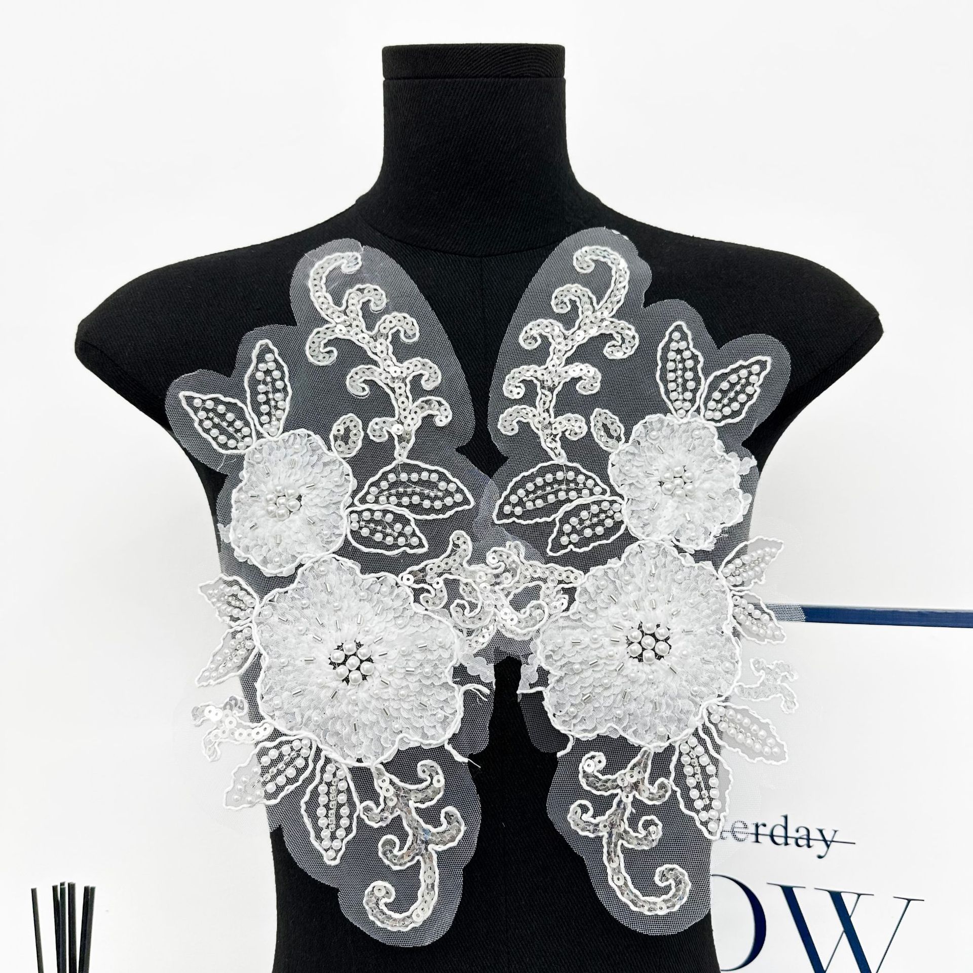 Flor de perlas bordadas vestido de boda decoración decalca de perlas tridimensionales accesorios hechos a mano al por mayor