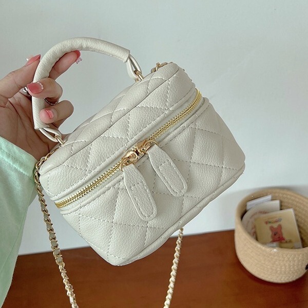 Foreign trade cross-border large mini bag, quilted pattern, Chanel-style, 2026 spring, hand-held chain, versatile shoulder and crossbody small bag Foreign trade cross-border large mini bag, quilted pattern, Chanel-style, 2026 spring, hand-held chain, versatile shoulder and crossbody small bag