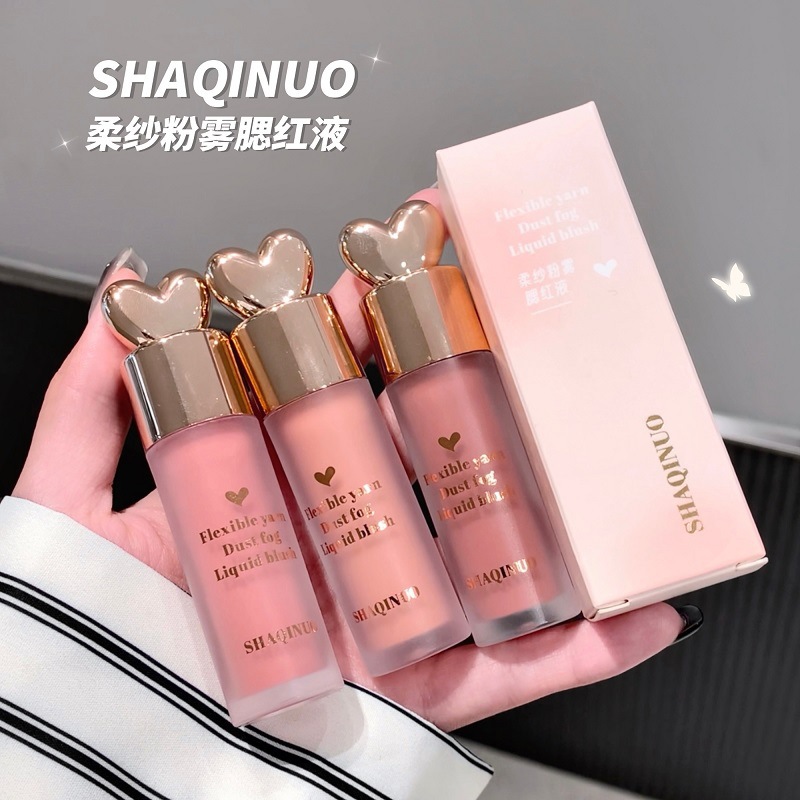 Shakino Soft Yarn Powder Mist Blush Liquid, un polvo gris de baja saturación que mantiene el maquillaje y brinda un blush carminado suave.
