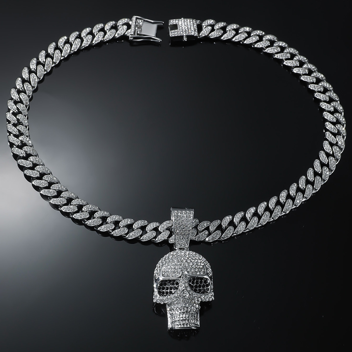 Skull Pattern Hip-Hop Vintage Style Skull Zinc Alloy Rhinestones Men's Pendant Necklace Men Pendant Necklaces