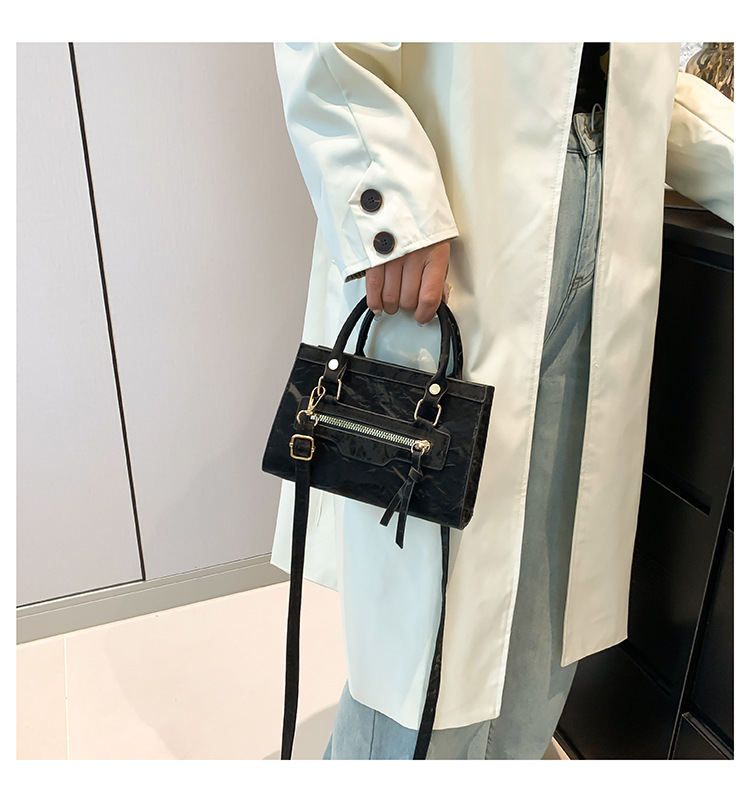 A retro, individualistic, casual single-shoulder crossbody bag for the autumn of 2024, featuring a fashionable, simple and elegant style, and a small square handbag for commuting undefined