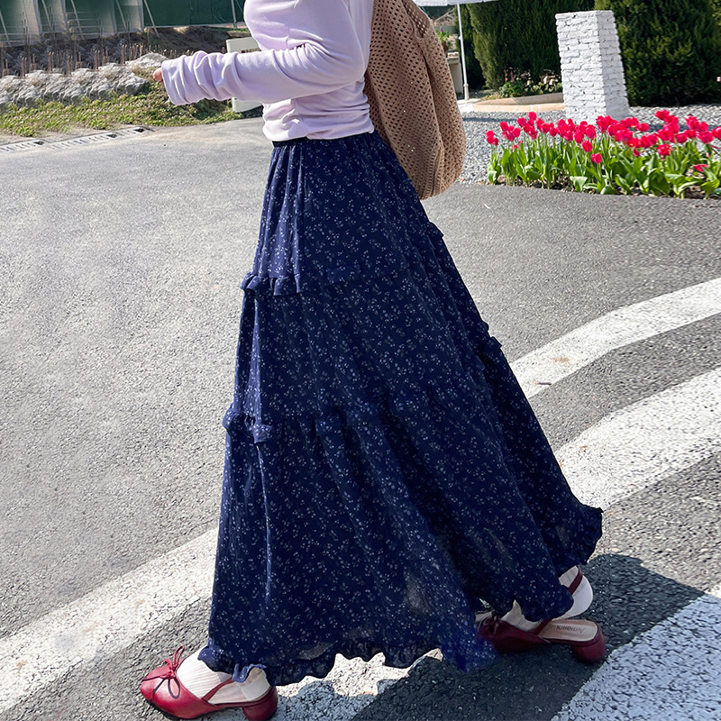 韓国式のレトロな青い花の半身のスカートの女性の春2025新型の高腰のa字のスカートのカジュアルな怠惰な長いスカート