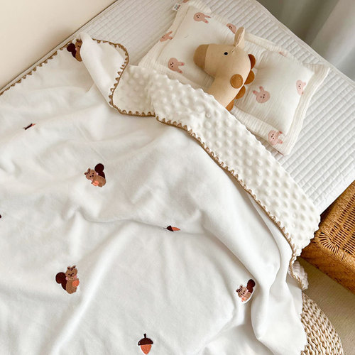 Infant Milk Velvet Cover Blanket Bean Bean Blanket Embroidered Shell Edge Baby Blanket Children Kindergarten Air Conditioned Blanket Wholesale