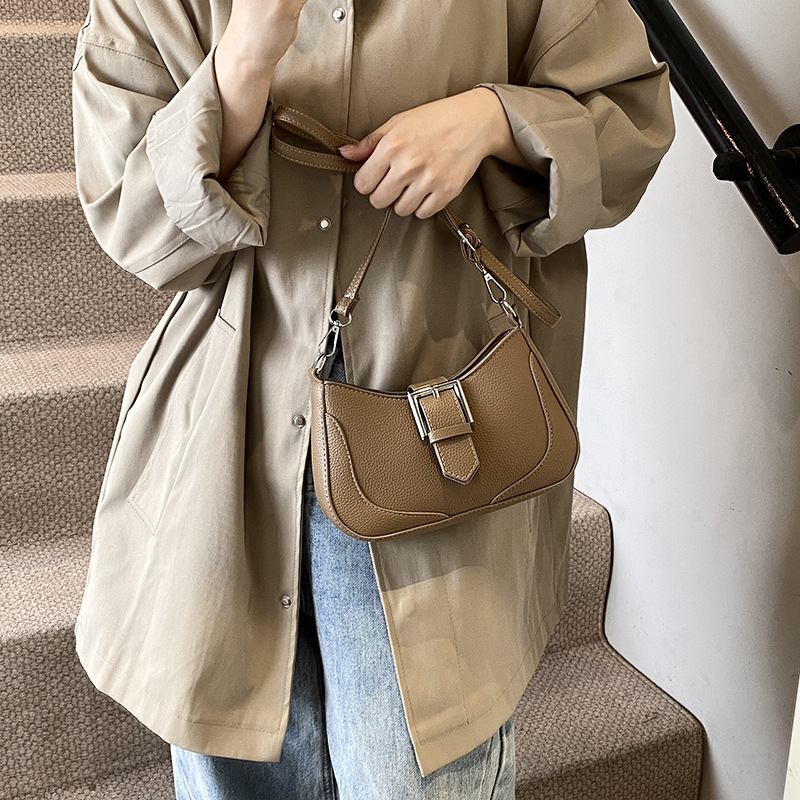 2024 nuevo bolso femenino verano Sen Meng retro chica caliente bolso de axila textura bolso de luna nueva bolso de mensajero de un solo hombro marea