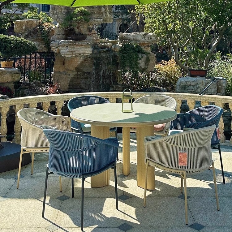 Mesa y silla al aire libre combinación de ocio terraza patio al aire libre villa alojamiento residencial hotel mesa silla respaldo silla de caña
