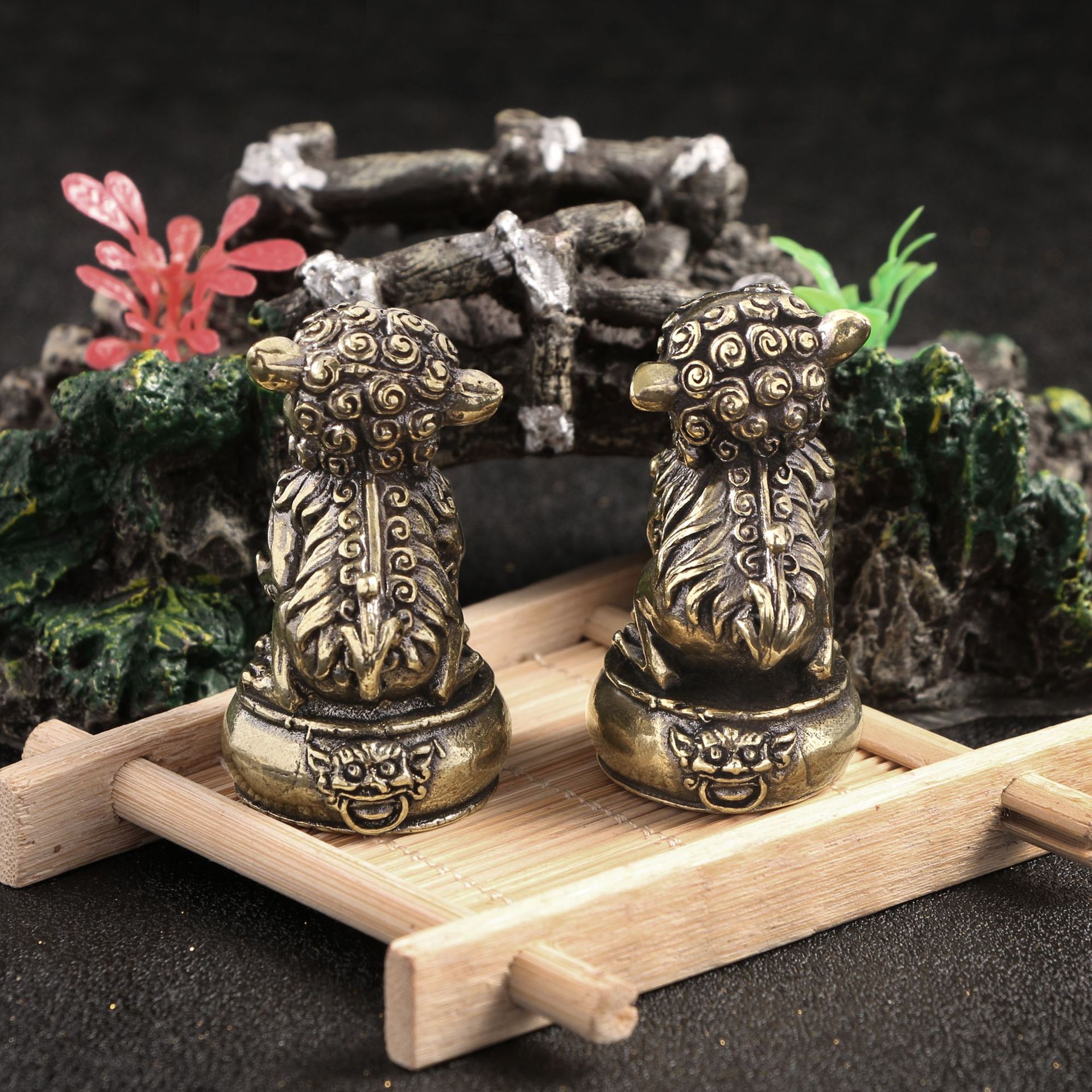 Solid Copper Brass Carving Standing Drum Pair of Lion Ornaments Antique Precision Copper Art Tea Pet Copper Lion Antique Copperware Copper Handle Pieces