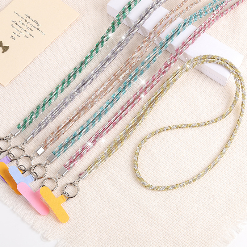 热卖轻奢风新款时尚通勤百搭水钻斜挎链箱包钥匙扣手机壳饰品配件