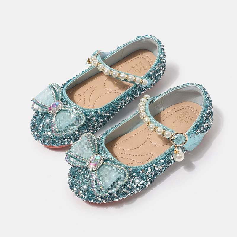 Обувь принцессы с жемчужным поясом 2024 новые девушки с блестками маленькие кожаные туфли с бантом на мягкой подошве