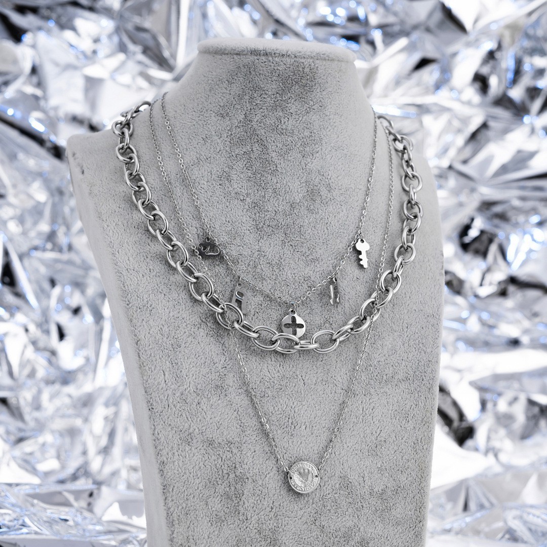 Metal texture multi-layer layered circular hang tag necklace for women's small accessories, clavicle c, Cuban neck_voghion.com