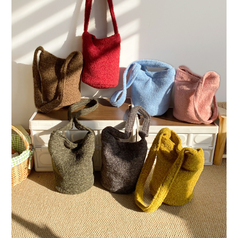 Autumn and Winter Soft and Waxy Plush Bucket Bag Retro Versatile Crossbody Bag Korean Style Simple High-End Large-Capacity Shoulder Bag for Women Autumn and Winter Soft and Waxy Plush Bucket Bag Retro Versatile Crossbody Bag Korean Style Simple High-End Large-Capacity Shoulder Bag for Women