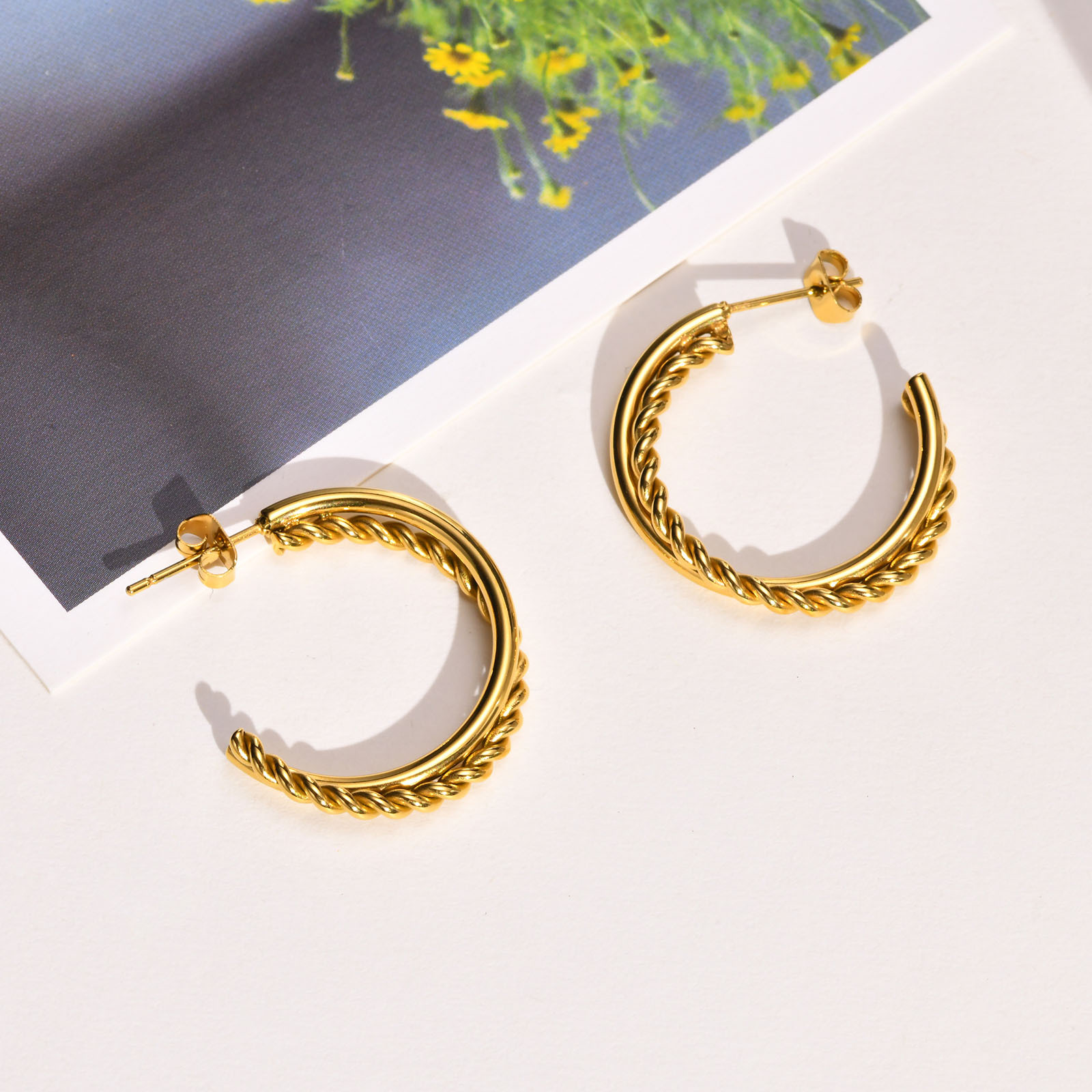 1 Pair Simple Style C Shape Twist Plating Stainless Steel Gold Plated Ear Studs display picture 2