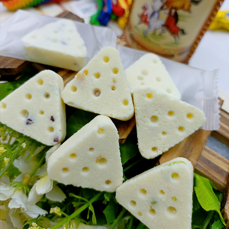 Montevernag fresh milk cheese cheese, Inner Montenegro fruit-shaped triangular cheese cheese block, children's snacks in bulk