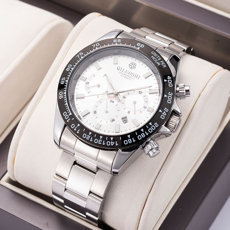 흰색 강철 스트립 - 검정색 원과 흰색 표면