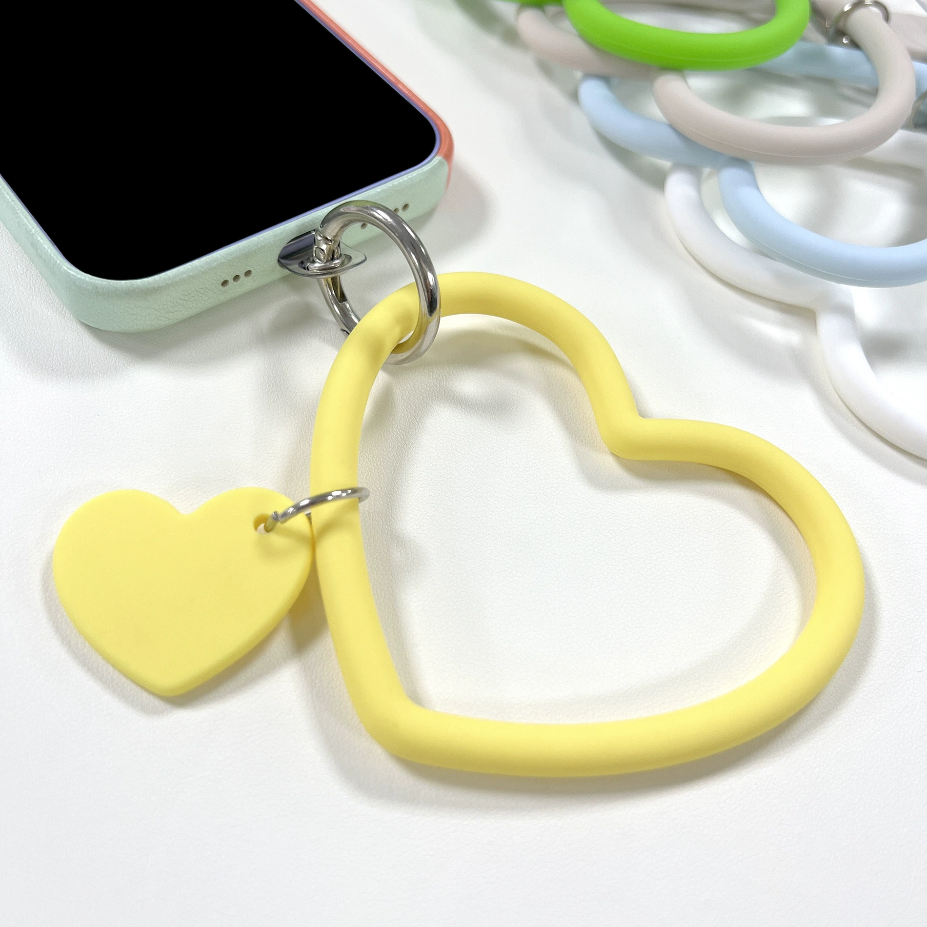 Силиконовый браслет TikTok в форме сердца, брелок, защитная защита мобильного телефона, чехол для телефона, аксессуары, защита на осень