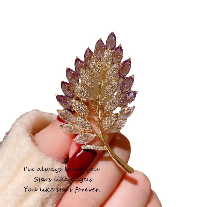 Luxe ahornblad broche met amethist voor dames accessoires_voghion.com