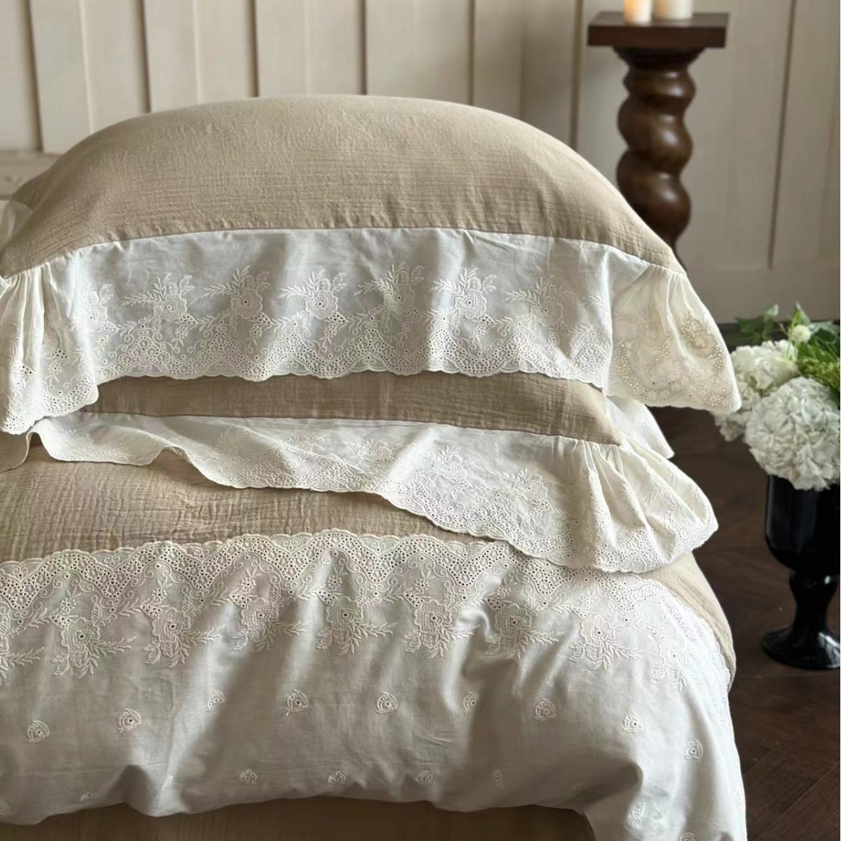 Algodón francés retro de color sólido dobles pliegues colcha de hilo cuatro piezas de encaje bordado de nicho de cama