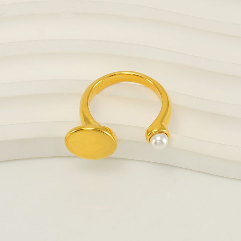 Anillo ajustable de apertura de diseño de nicho de estilo interior europeo y americano, anillo de anillo de acero inoxidable con incrustaciones de perlas para mujer al por mayor