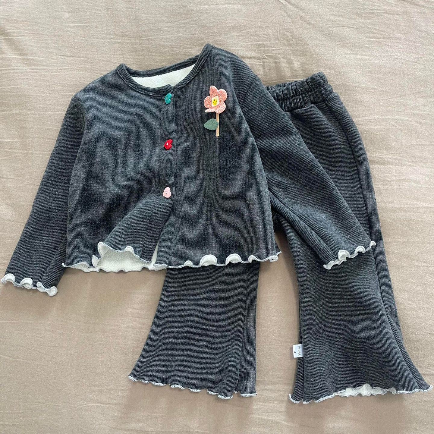 马其顿 安黎小镇秋冬季女童韩版两件套 撤柜品牌童装工厂货源批发