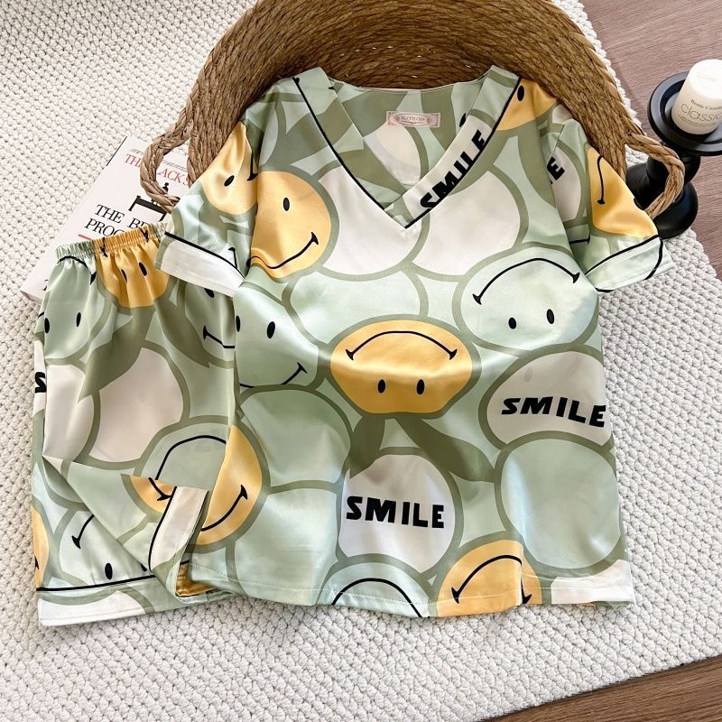 Pijamas de verano al por mayor transfronterizos de seda de manga corta delgada y suelta de cuello en V de mujer simulación de dibujos animados set de ropa para el hogar