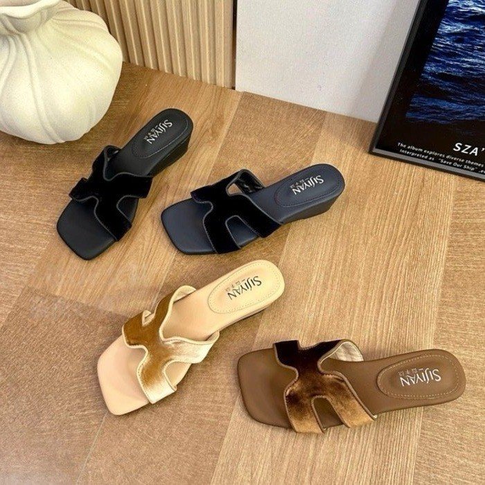 Women's Summer 2026 New Fashion High-end Flat Comfortable Sandals With Chunky Heels For Casual Beach Wear_vogvips.com