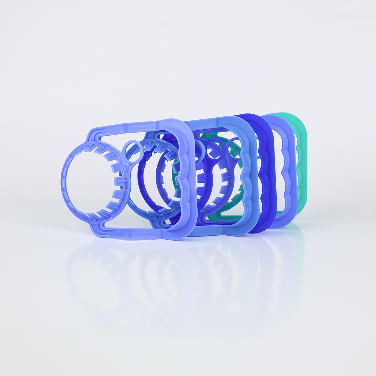 Fábrica de fuente al por mayor 55 calibre botella de bebidas PE mango de plástico mango botella de agua potable desechable