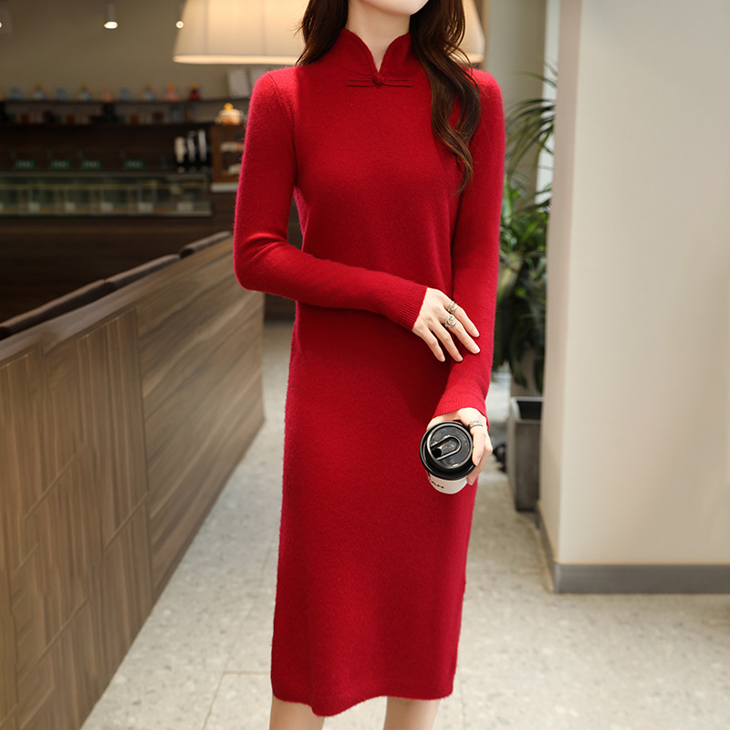 半高领时尚针织连衣裙女25冬季新款气质盘扣纯羊毛长袖显瘦打底裙