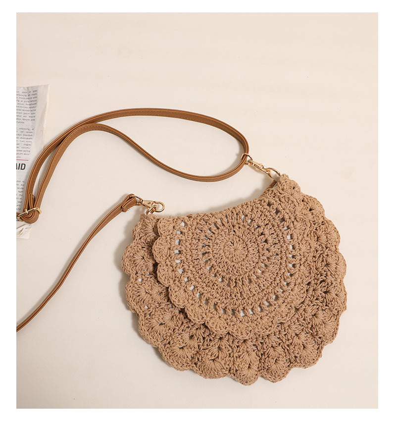 Women's Medium Cotton Solid Color Vacation Beach Weave Semicircle Magnetic Buckle Straw Bag display picture 4