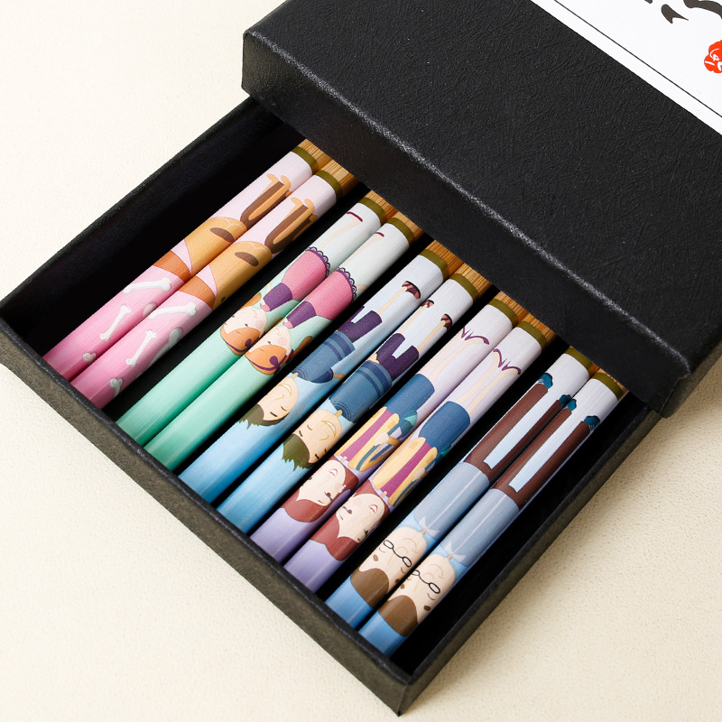 Palillos de bambú al por mayor palillos de bambú puntiagudos japoneses pequeños palillos florales de pescado 5 pares caja de regalo negro en stock palillos de regalo de publicidad