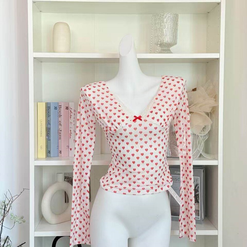 Heart Print Lace Trim Pure Desire V-Neck Long Sleeve T-Shirt for Women, Autumn and Winter Slim Fit Versatile Age-Reducing Base Shirt Heart Print Lace Trim Pure Desire V-Neck Long Sleeve T-Shirt for Women, Autumn and Winter Slim Fit Versatile Age-Reducing Base Shirt