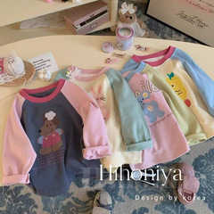 子供の長袖tシャツ春と秋に肩を挿して漫画のプリントの上着を挿します。