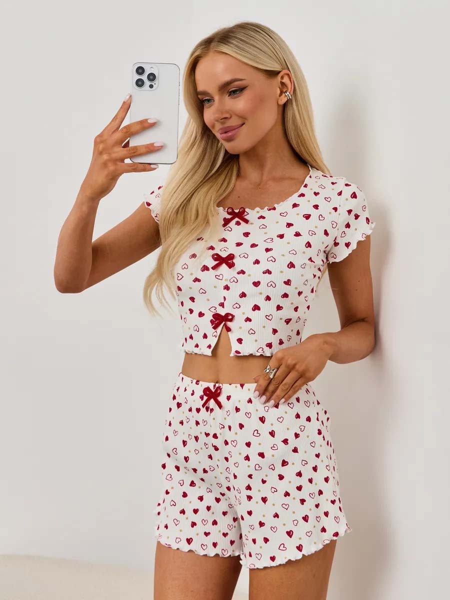 Completo pigiama da donna a maniche corte con stampa a cuori e fiocco, maniche corte._voghion.com