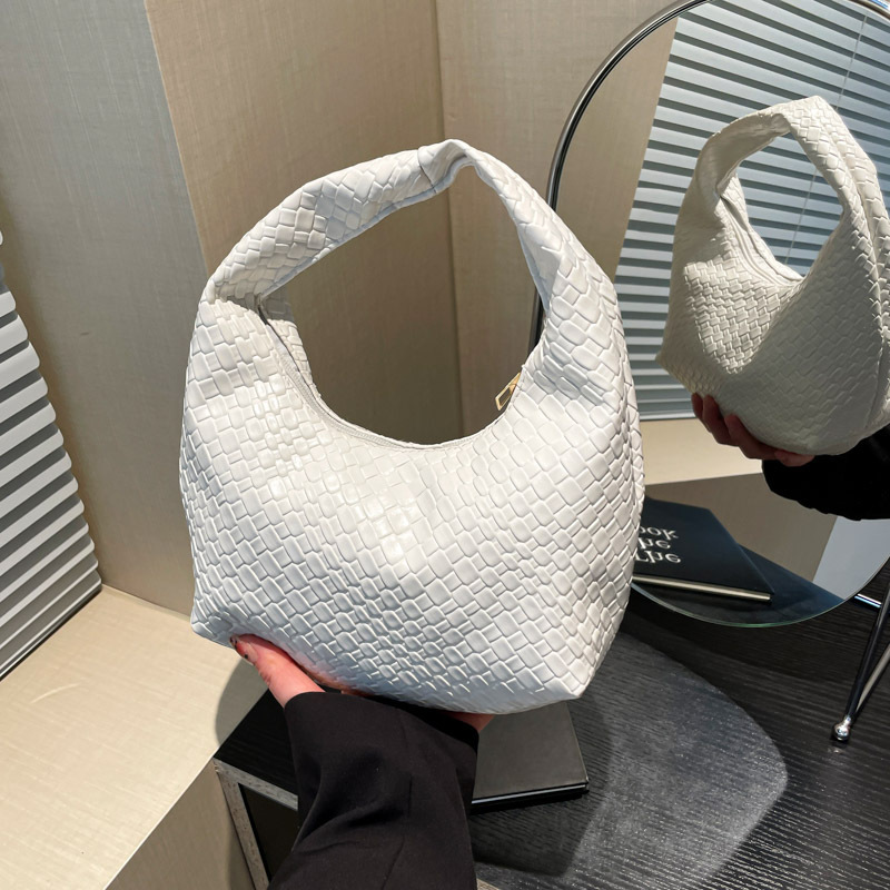 Elegant and stylish underarm small bag for women, 2024 new niche casual woven crescent bag, versatile small handbag