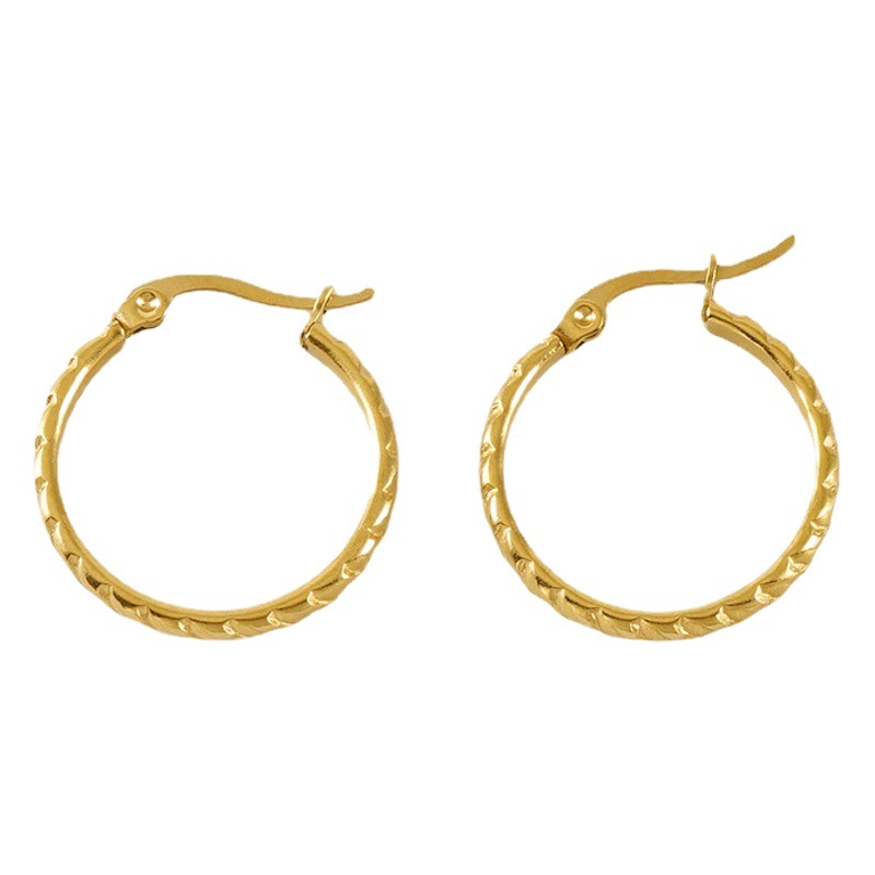 18K oro nicho diseño sentido oído hebilla de acero inoxidable pendientes femeninos europeos y americanos de titanio de acero retro liso anillo pendientes femeninos