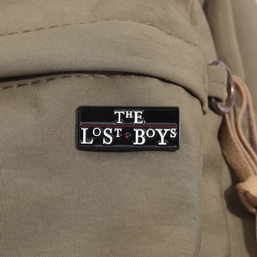 个性设计英文字母系列不规则高档装饰徽章精美百搭小饰品收腰别针