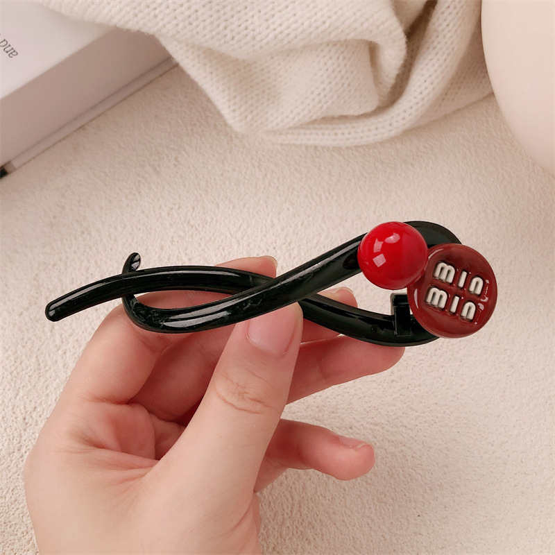 Anchor rojo torcido clip de cabello para mujeres de alta calidad 2024 nuevo clip de agarre de una palabra en la parte posterior de la cabeza clip de tiburón para niños