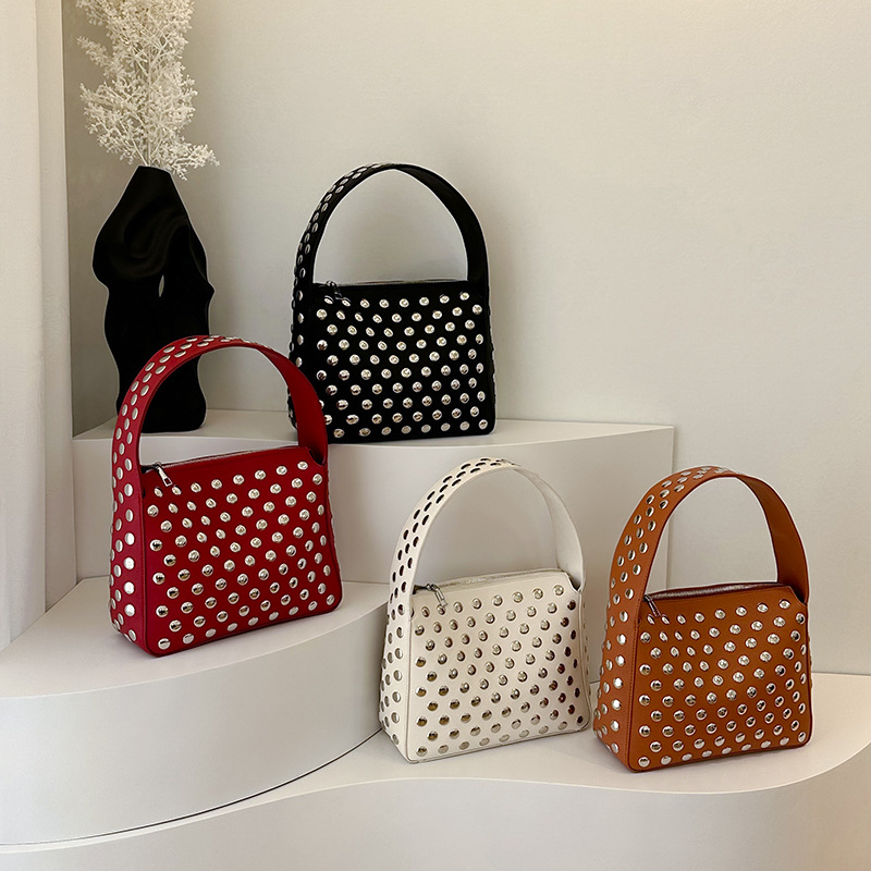 Borsa a spalla donna con borchie stile punk borsa a tracolla_voghion.com