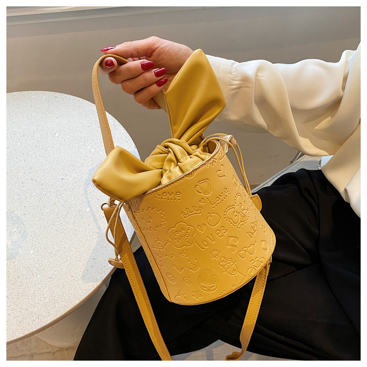 New Trendy Fashion Wild Messenger Bucket Bag display picture 4