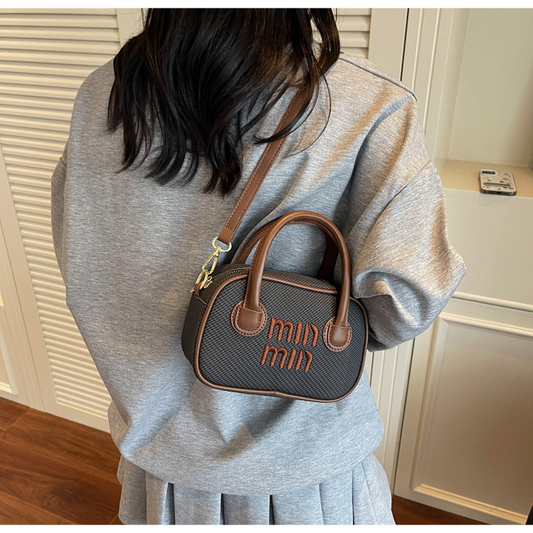 Women's bag 2025 Summer New style trendy and stylish small square bag, Boston retro hand-held pillow bag, single-shoulder crossbody bag undefined